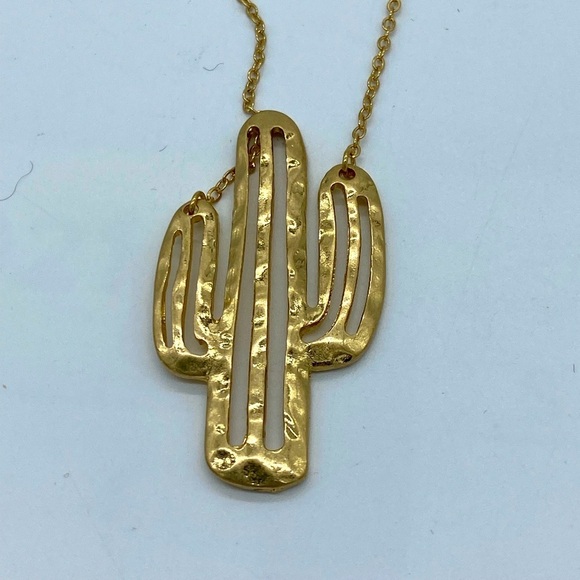 REDUCED BY $15 Gold tone Cactus 18” Necklace NWT - Picture 2 of 4